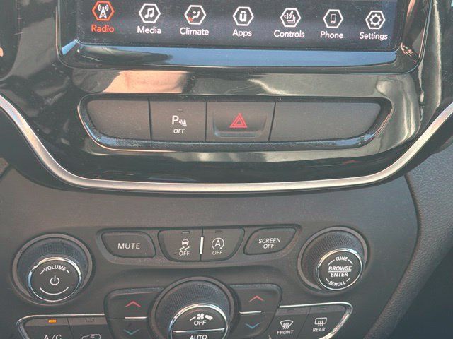 Used 2019 Jeep Cherokee Limited FWD image 18