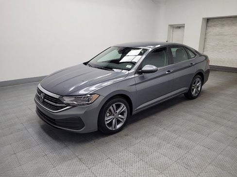 Used 2024 Volkswagen Jetta SE FWD image 2