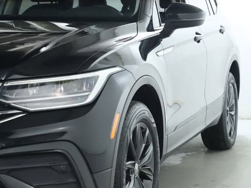 Certified 2023 Volkswagen Tiguan SE image 4