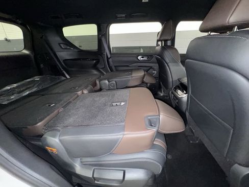 New 2026 Nissan Armada SL w/ Captain's Chari Seat Package AWD/4WD image 13