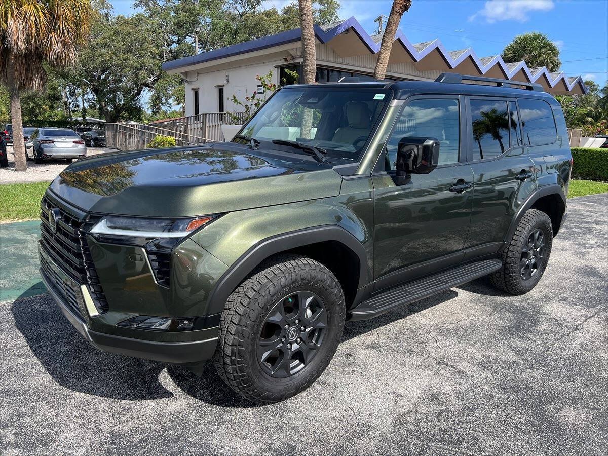 Used 2024 Lexus GX 550 AWD/4WD image 2