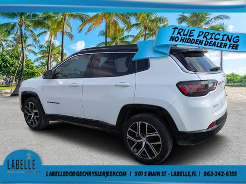 Used 2024 Jeep Compass Limited w/ Elite Group AWD/4WD image 5
