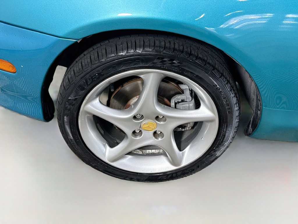 Used 2003 MAZDA MX-5 Miata RWD image 29
