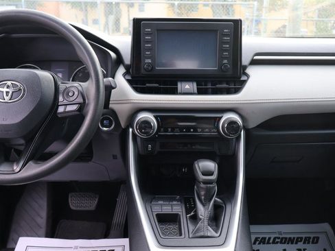 Used 2019 Toyota RAV4 XLE FWD image 16