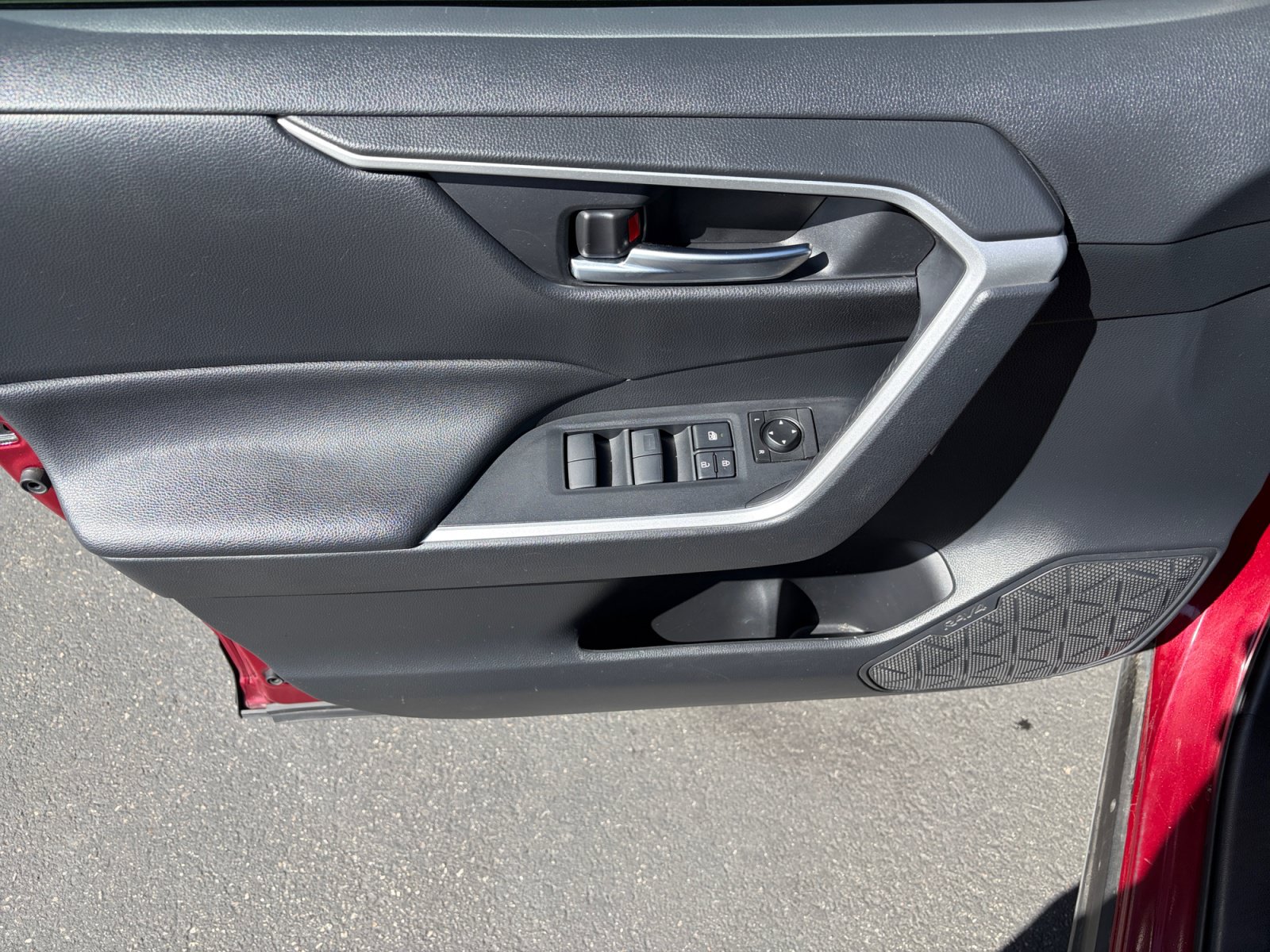 Used 2019 Toyota RAV4 XLE w/ Carpet Mat Package FWD image 9