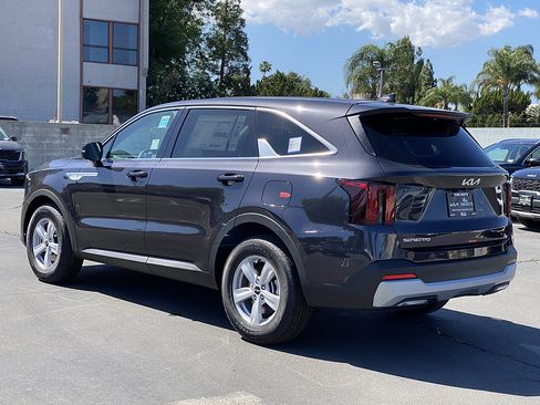 New 2026 Kia Sorento LX FWD image 5