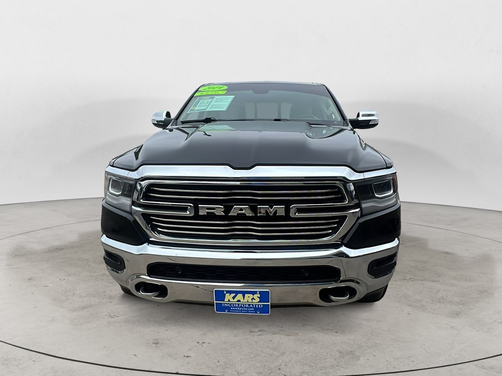Used 2019 RAM 1500 Laramie AWD/4WD image 2