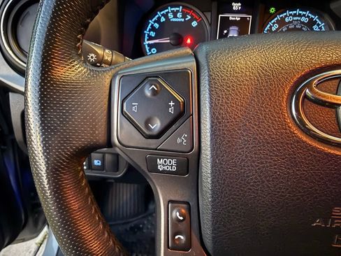 Used 2018 Toyota Tacoma TRD Off-Road AWD/4WD image 22