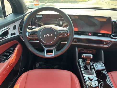 Certified 2025 Kia Sportage SX AWD/4WD image 24