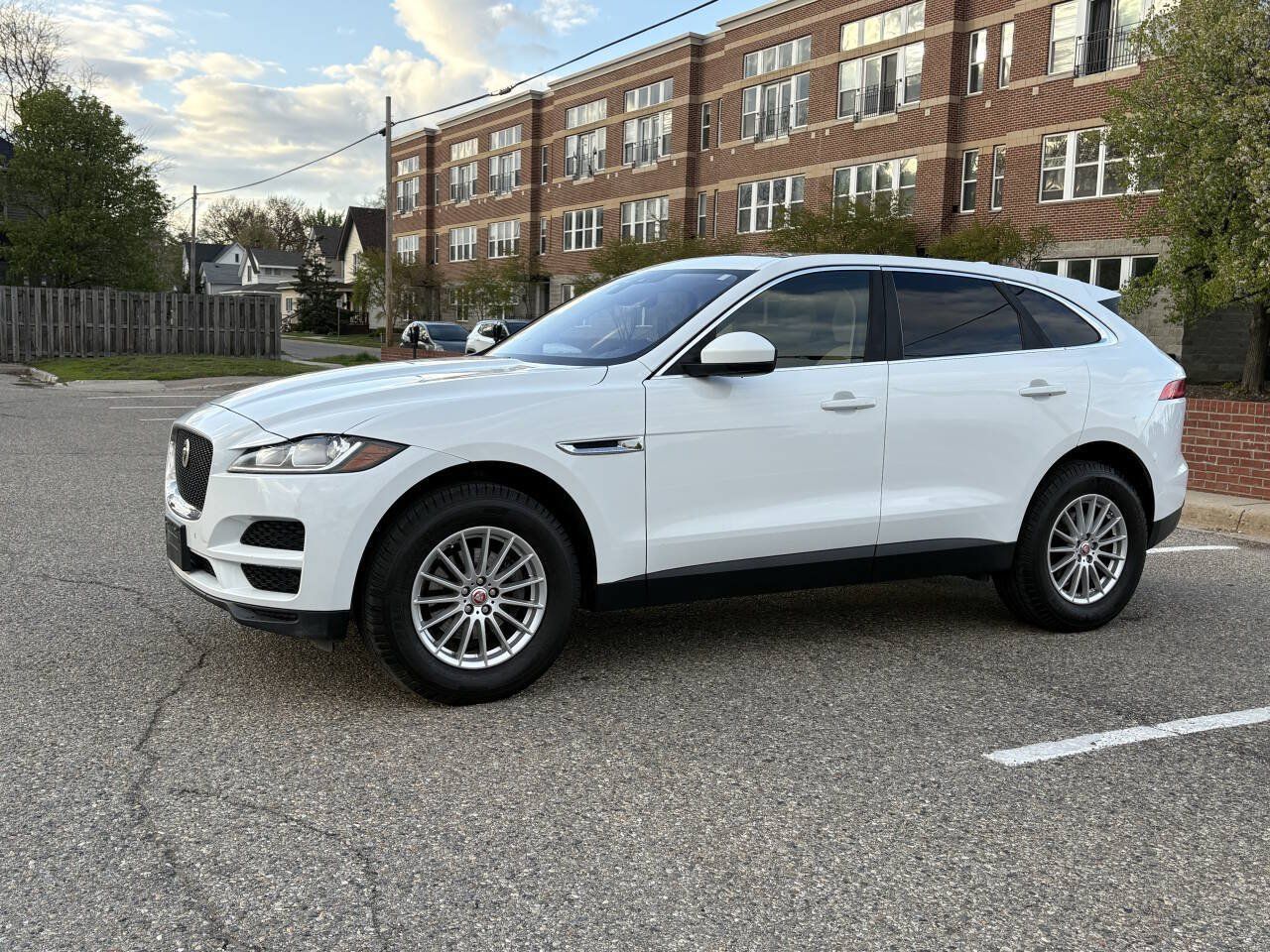 Used 2019 Jaguar F-PACE AWD/4WD image 19