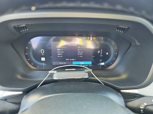 Used 2025 Volvo XC60 B5 Plus image 10