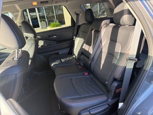 Used 2024 Nissan Pathfinder Platinum w/ Cargo Package image 13