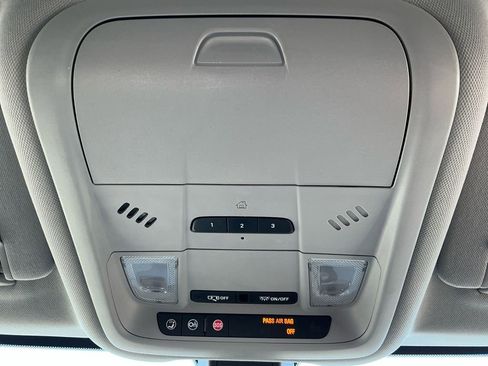 Used 2018 Chevrolet Equinox Premier image 25