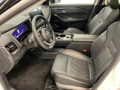 Used 2024 Nissan Rogue Platinum image 11