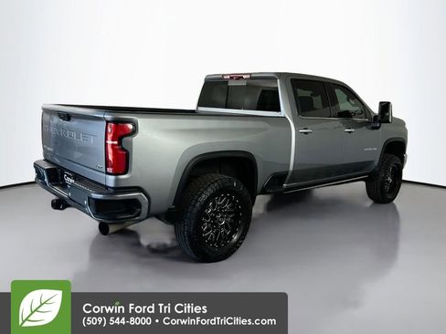 Used 2025 Chevrolet Silverado 2500 LTZ w/ LTZ Convenience Package AWD/4WD image 15