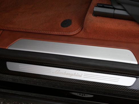 Used 2023 Lamborghini Urus S image 19