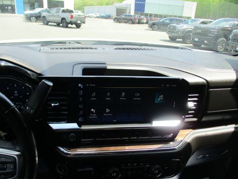 Used 2024 Chevrolet Silverado 1500 LT AWD/4WD image 17