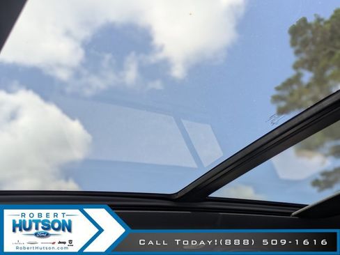 Used 2022 Jeep Grand Cherokee Overland w/ Luxury Tech Group IV image 28