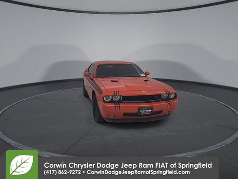 Used 2010 Dodge Challenger R/T RWD image 4