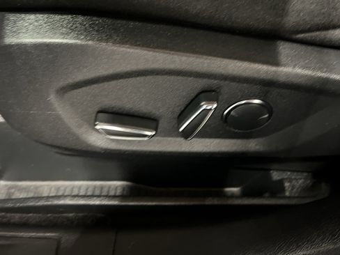 Used 2018 Ford Edge SEL AWD/4WD image 32