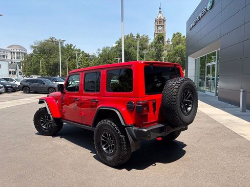 Used 2025 Jeep Wrangler Unlimited Rubicon AWD/4WD image 5