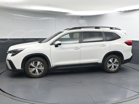 Used 2023 Subaru Ascent Premium w/ Convenience Package AWD/4WD image 4