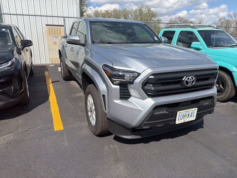 Used 2024 Toyota Tacoma SR5 w/ SR5 Upgrade Package image 4