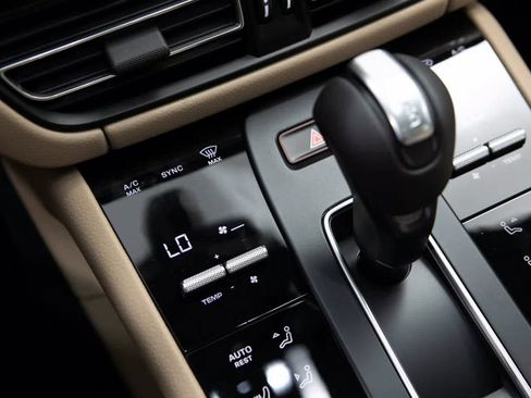 Certified 2026 Porsche Macan image 21