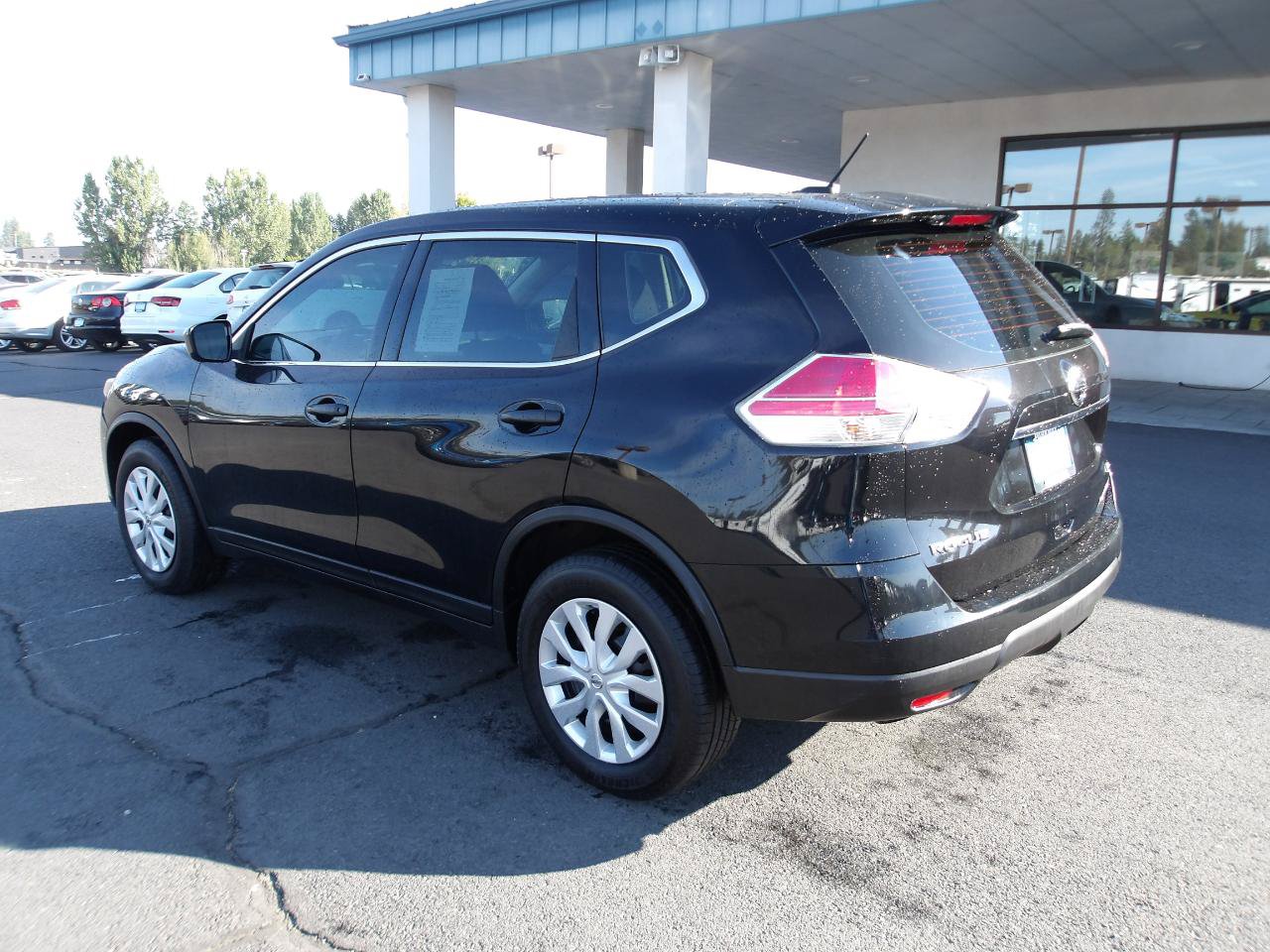 Used 2016 Nissan Rogue S AWD/4WD image 3