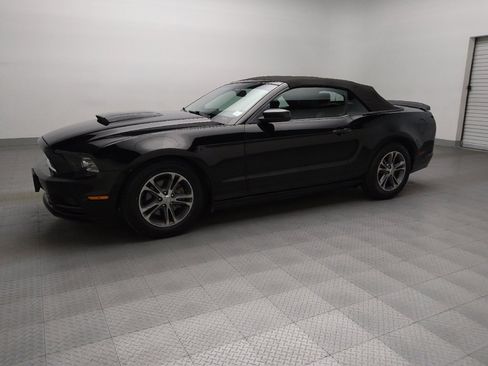 Used 2014 Ford Mustang Premium image 2