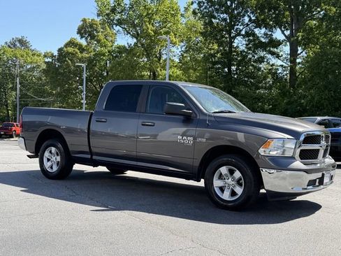 Used 2019 RAM 1500 Classic SLT RWD image 2