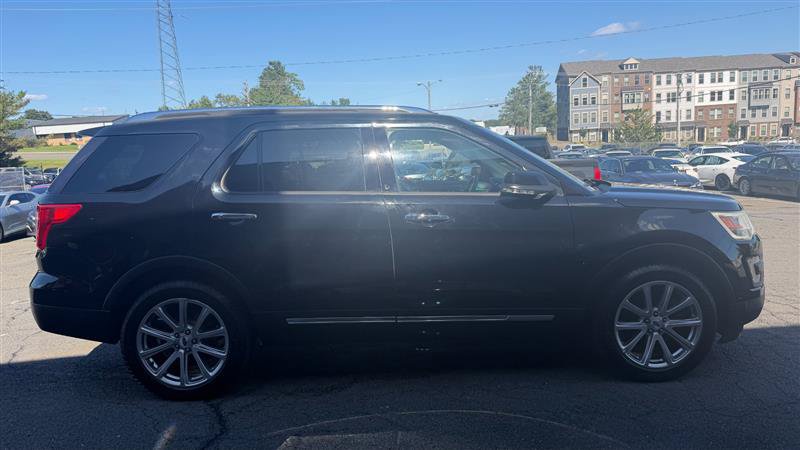 Used 2016 Ford Explorer Limited w/ Equipment Group 301A FWD image 4