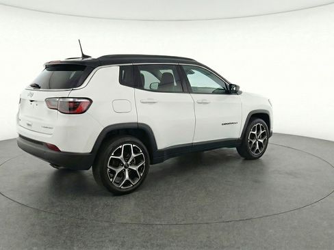 Used 2025 Jeep Compass Limited image 9
