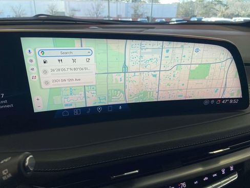 Used 2025 Cadillac XT4 Premium Luxury image 27