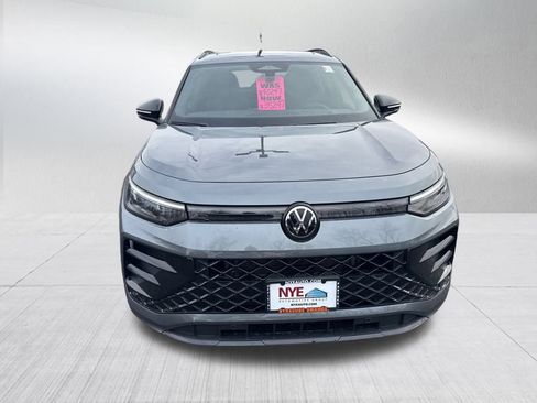 New 2025 Volkswagen Tiguan SE R-Line image 8