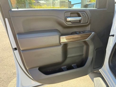 Used 2022 Chevrolet Silverado 2500 LT w/ Convenience Package image 38