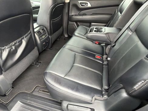 Used 2019 Nissan Pathfinder SL image 24
