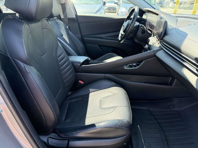 Used 2021 Hyundai Elantra Limited FWD image 12