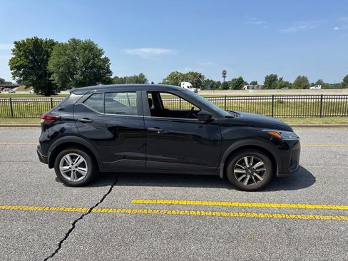 Used 2023 Nissan Kicks S w/ Interior Electronics Package FWD image 4