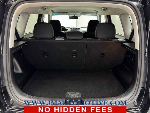 Used 2019 Kia Soul + image 16