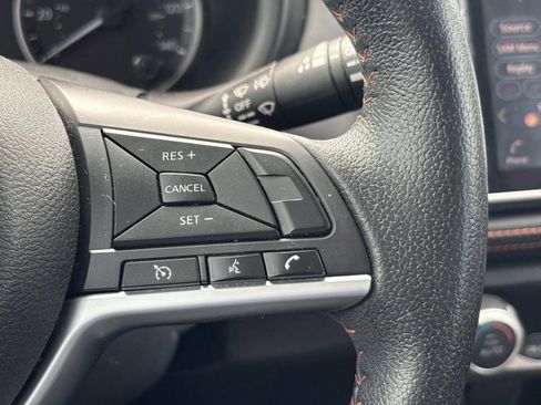 Used 2018 Nissan Kicks SR image 28