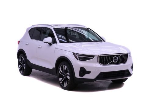 Certified 2024 Volvo XC40 B5 Plus w/ Protection Package Premier image 3
