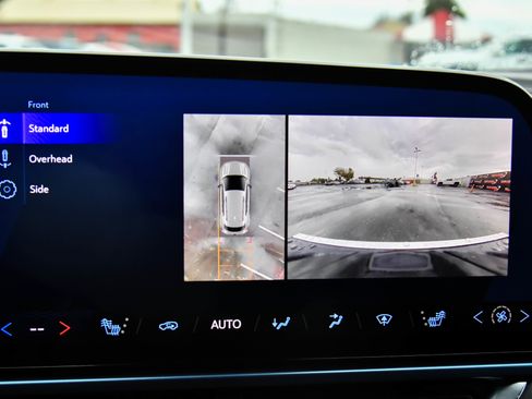 Used 2025 Chevrolet Equinox EV LT w/ Convenience Package image 23