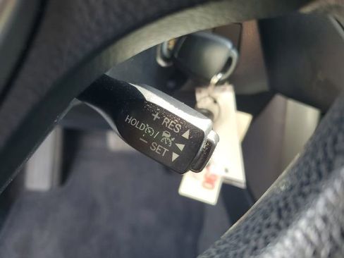 Used 2018 Toyota RAV4 LE image 30