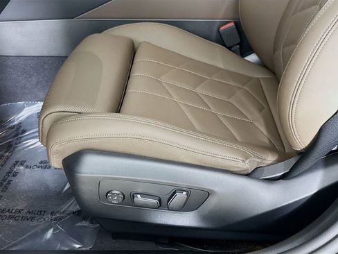 Used 2025 BMW 530i w/ Premium Package image 20