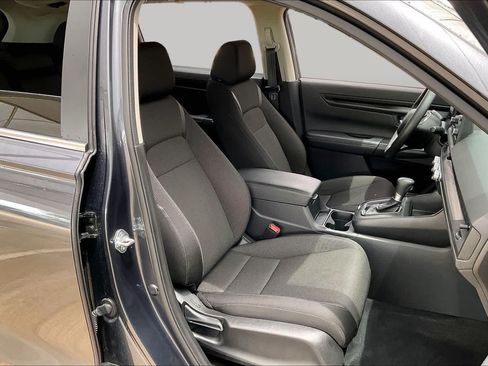 Used 2025 Honda CR-V LX image 10