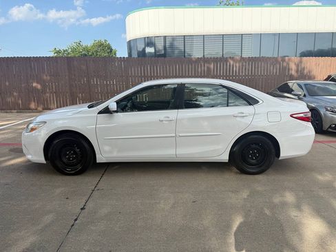 Used 2015 Toyota Camry LE FWD image 3