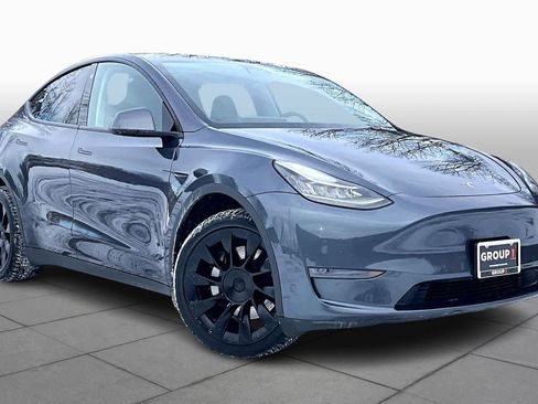 Used 2022 Tesla Model Y Long Range image 2