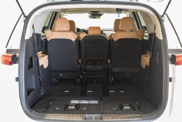 Used 2024 Kia Carnival LX FWD image 33