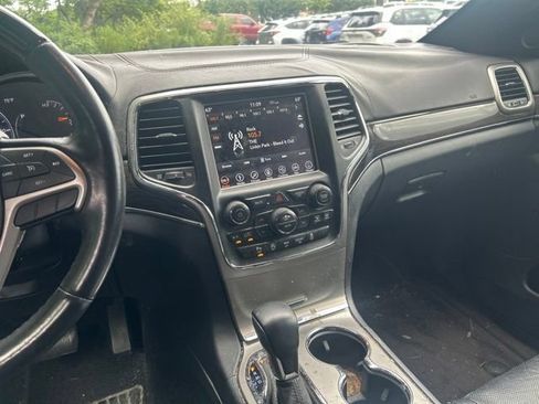 Used 2018 Jeep Grand Cherokee Overland AWD/4WD image 16